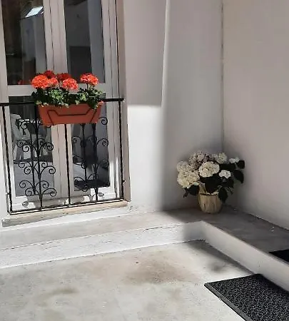 La Llua Guest house *